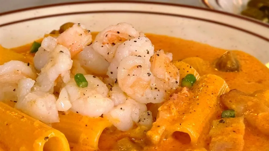 Shrimp spicy rigatoni pasta