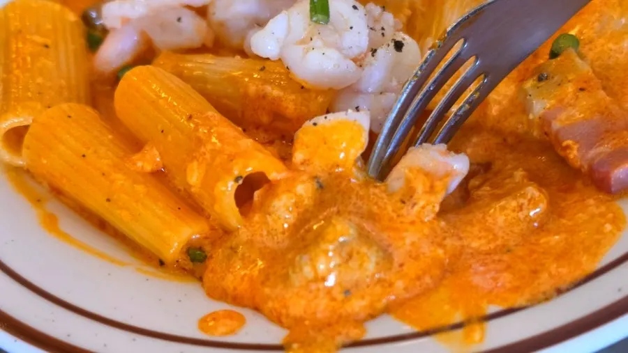 Pasta with plump shrimp and thick bacon