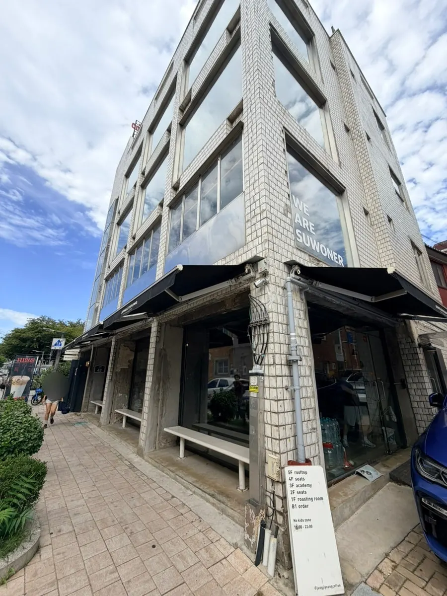 Jeong Ji-young Coffee Roasters Haenggung Main Branch featured image