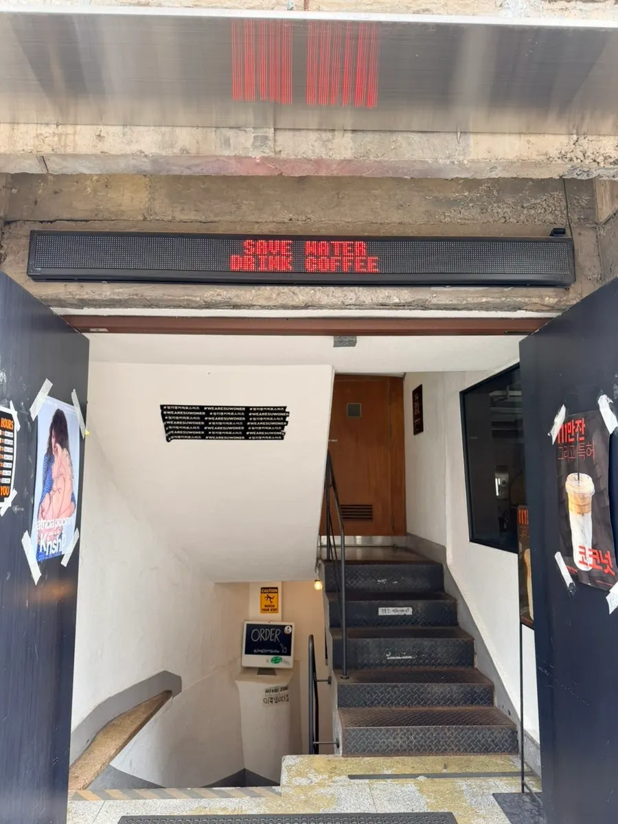 Haenggung-dong café entrance area