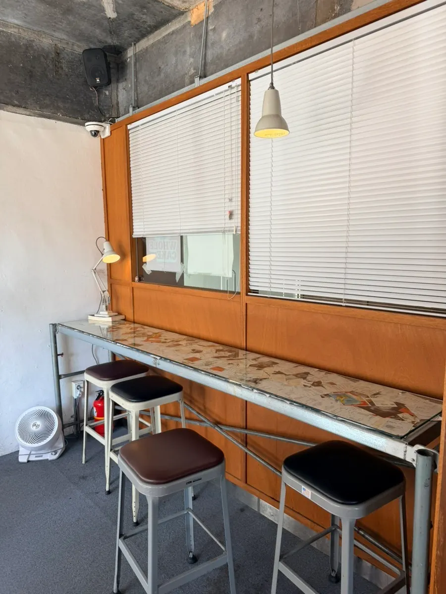 Café seating for two to four people