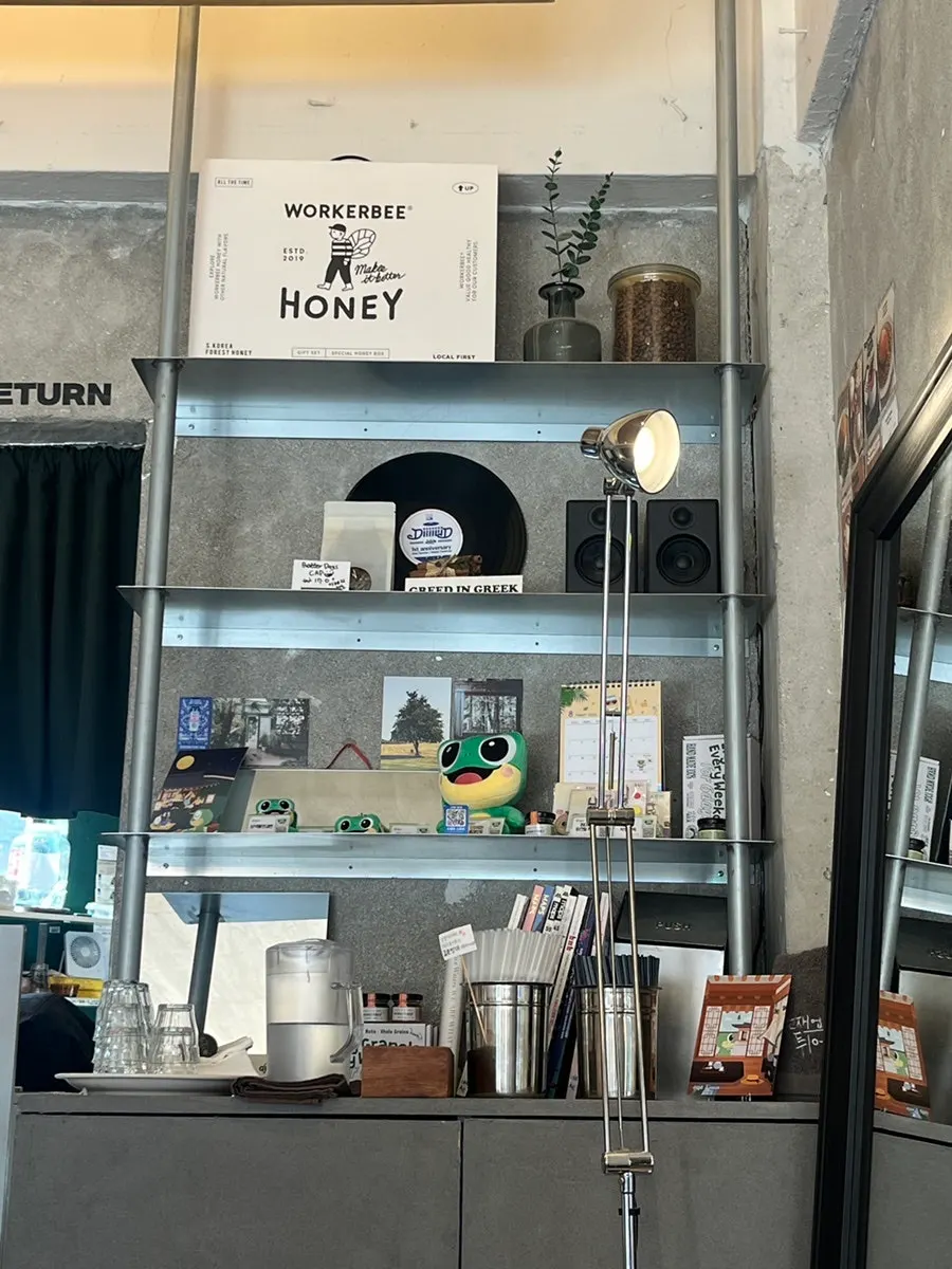 Display of Suwon-i character merchandise