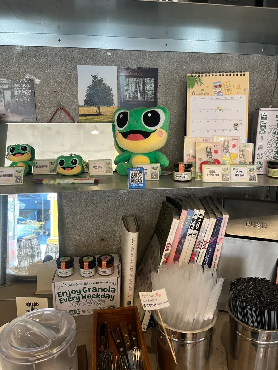 Take-home café products and character merchandise