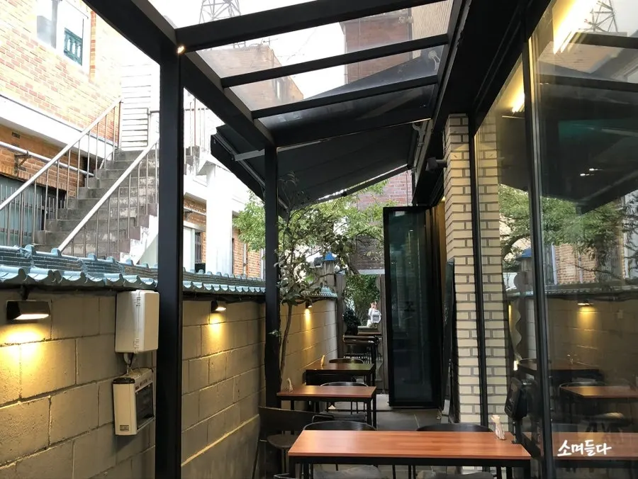 Ryu-eun interior and outdoor dining area