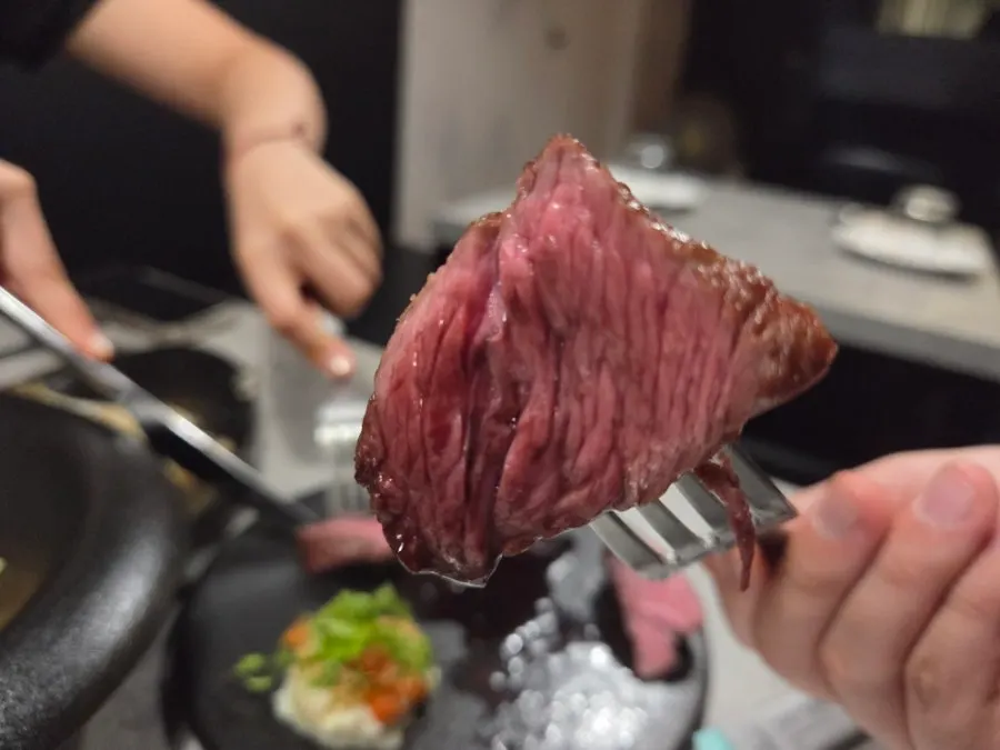 The full steak plate with all its sides