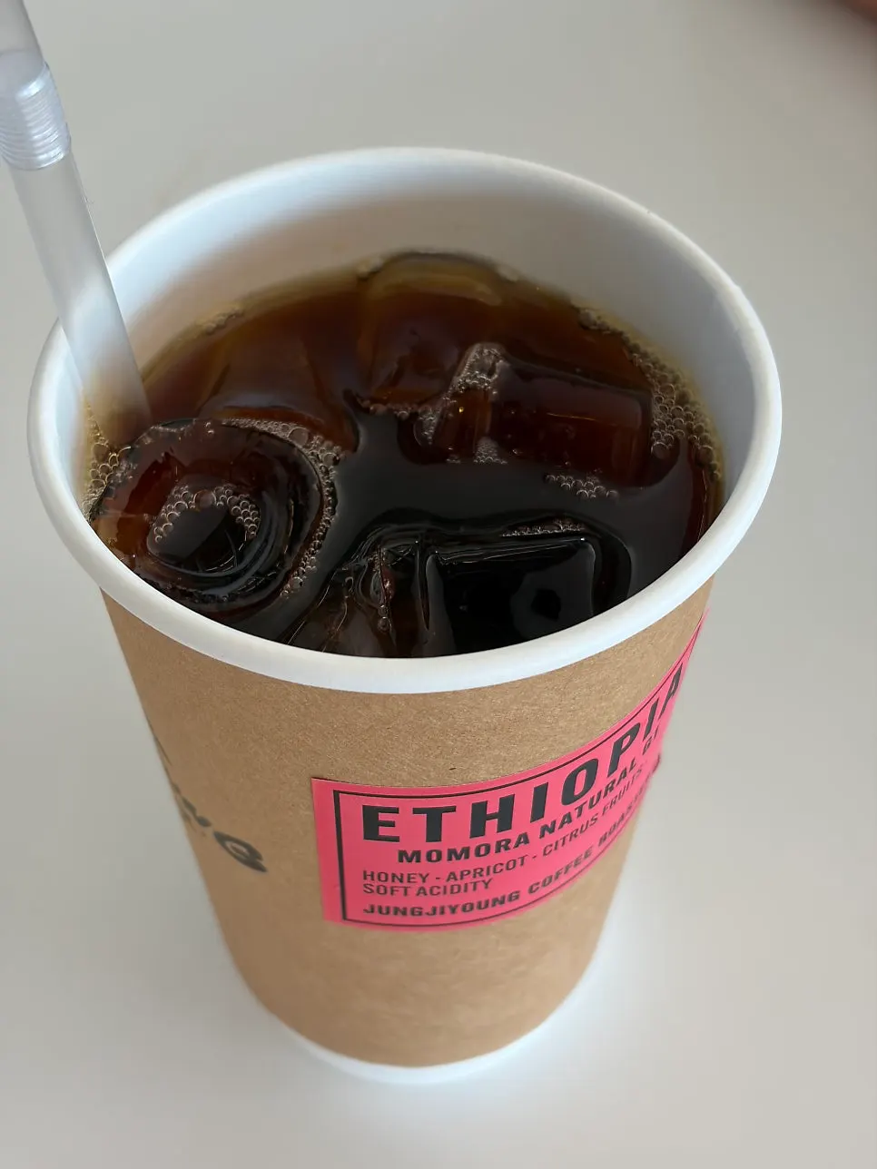 Ethiopia hand-drip coffee with fruity notes