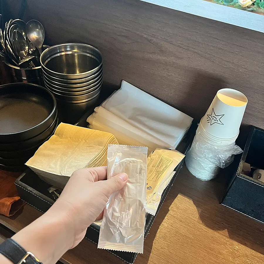 깔끔하게 관리된 내부 화장실