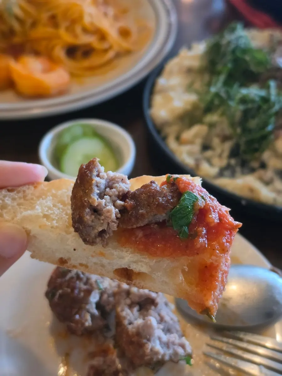 Meatballs in spicy tomato sauce