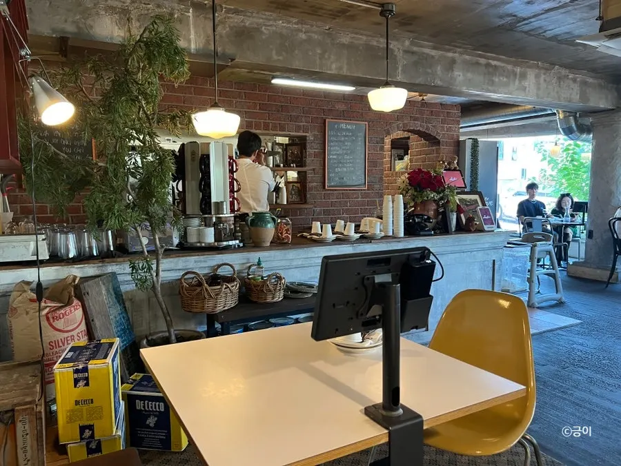Seating and atmosphere at Low Five restaurant