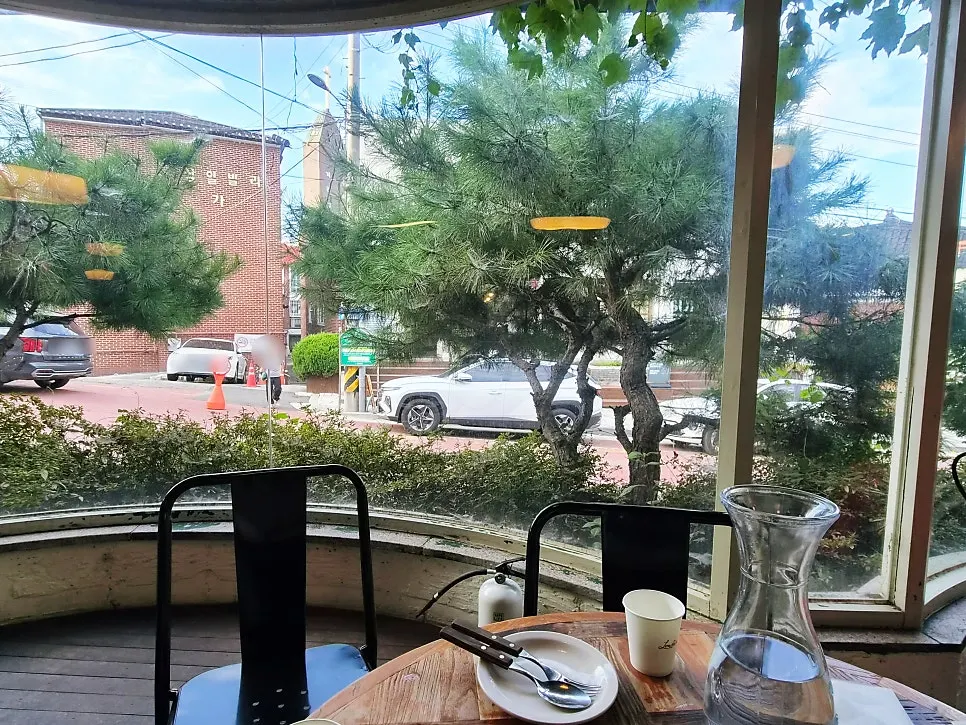 Window-side tables at Low Five