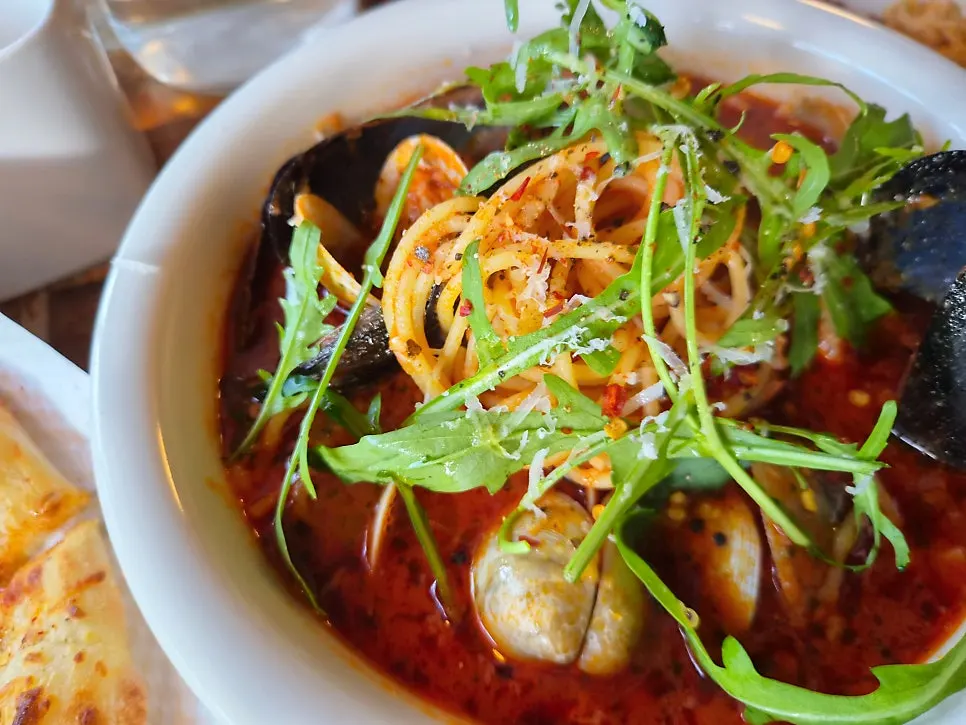 Hot Pot Pescatore pasta loaded with seafood