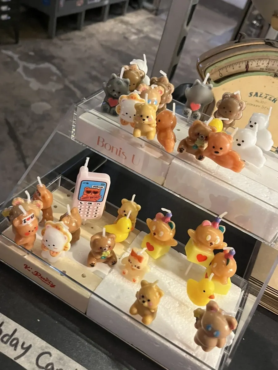 Dessert display stand at Jeong Ji-young Coffee Roasters