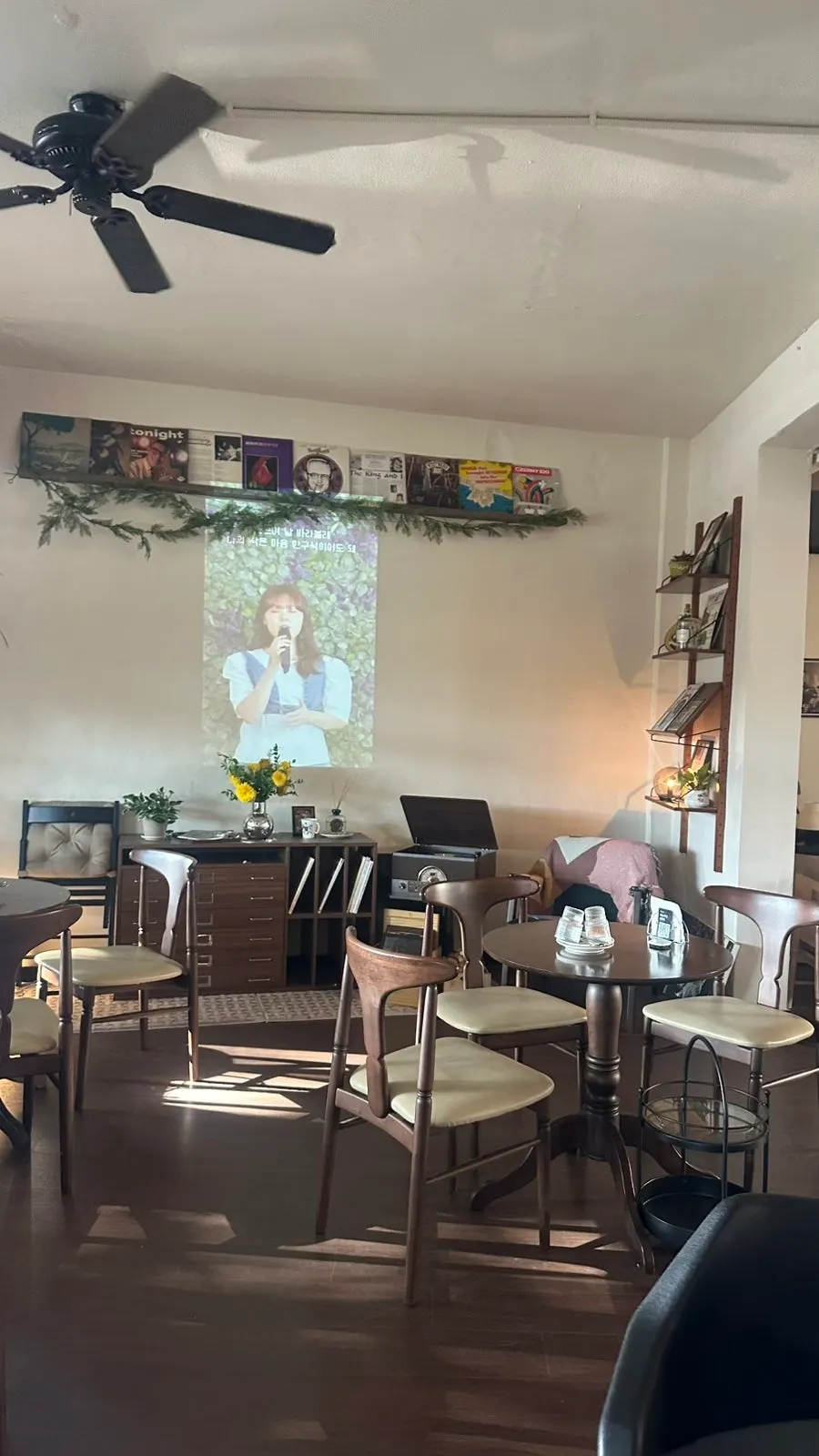 고급스러운 논샬랑라운지 실내