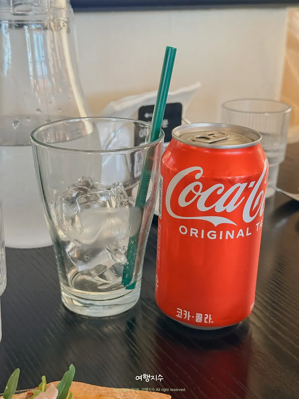 차가운 잔에 나온 레몬 생맥주