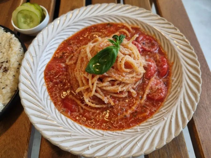 토마토소스 바질 파스타