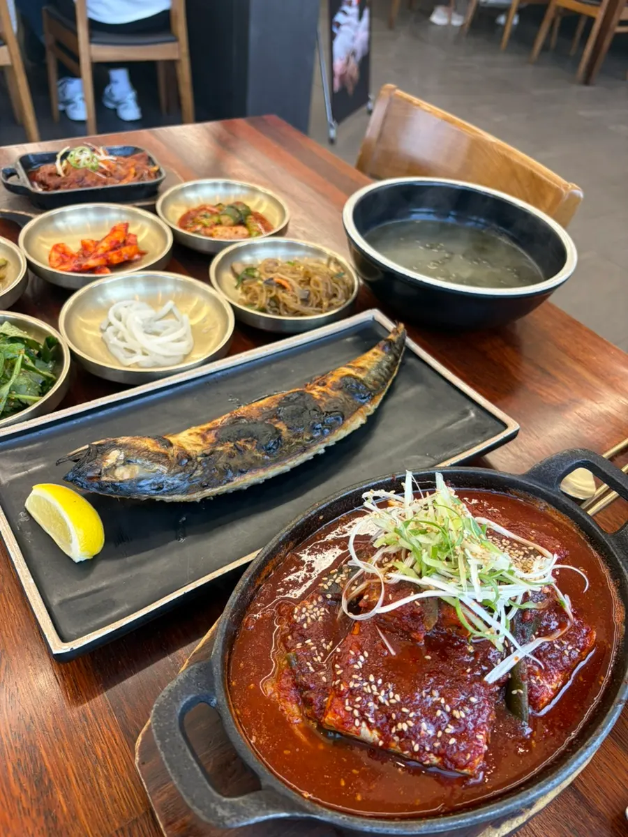 Braised cutlassfish meal with standard side dishes
