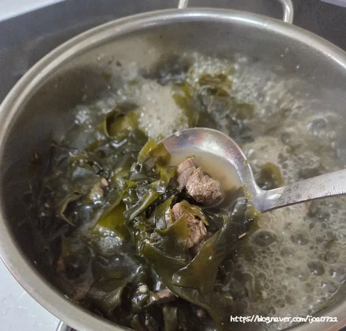 Finished Korean beef brisket seaweed soup