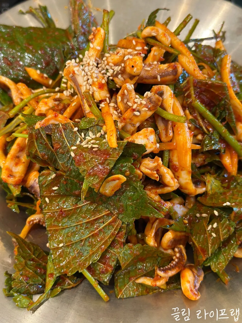 Complimentary sample kimchi jjim and gim side dishes