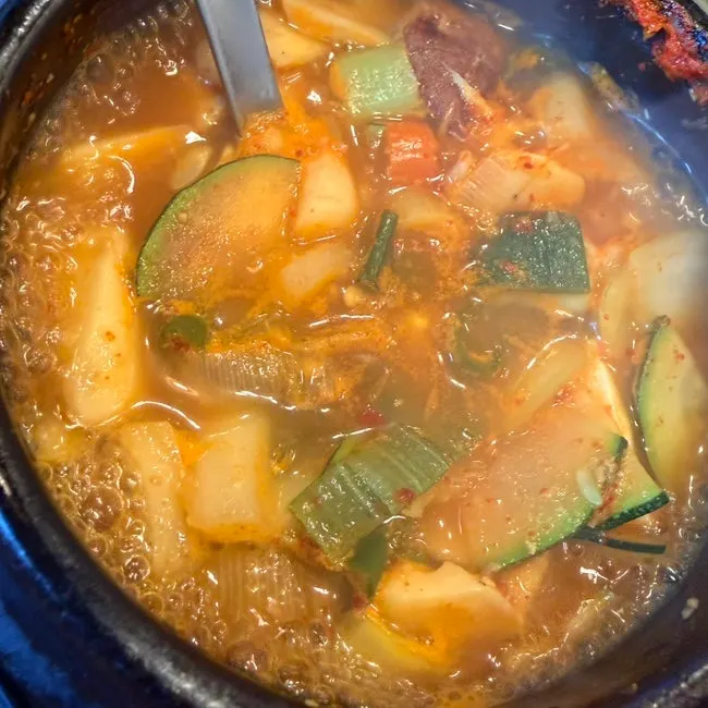 채소가 들어간 칼칼한 된장찌개