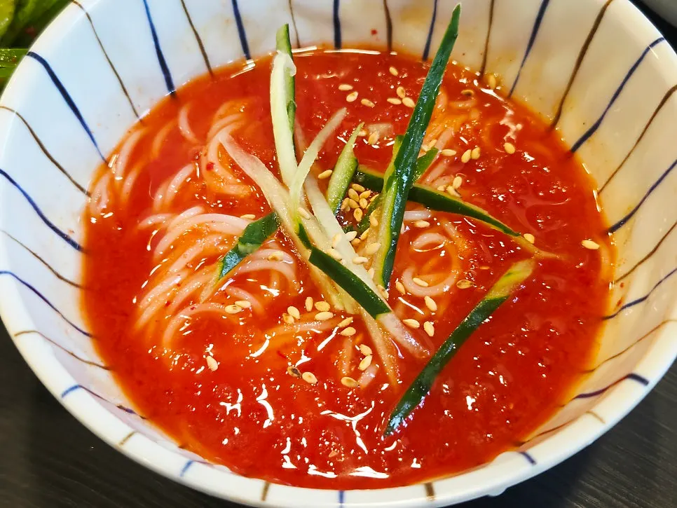 Side dish arrangement served with the eel rice bowl
