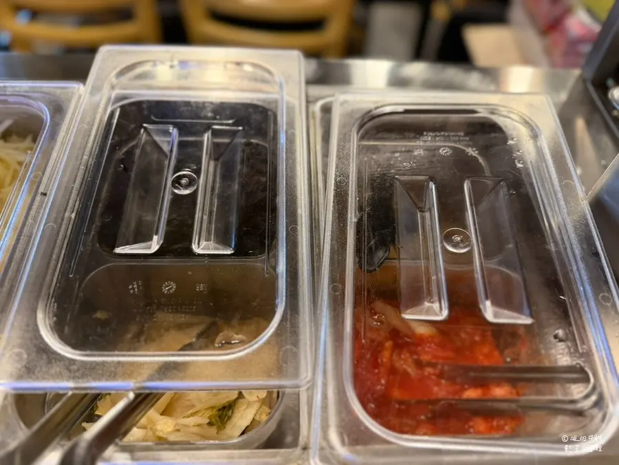 The accompaniment section of the 99Jangeo88 self-serve bar
