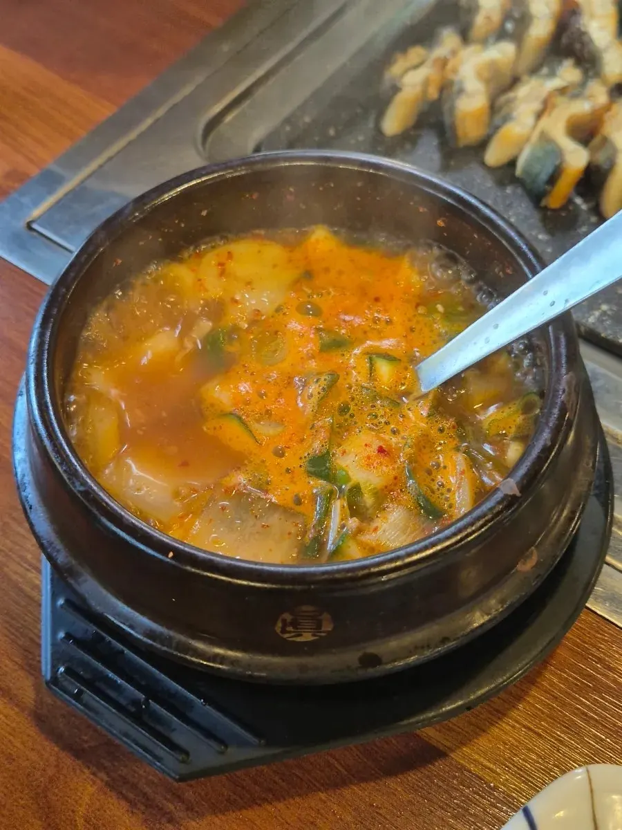 장어구이 식사 마무리 장면