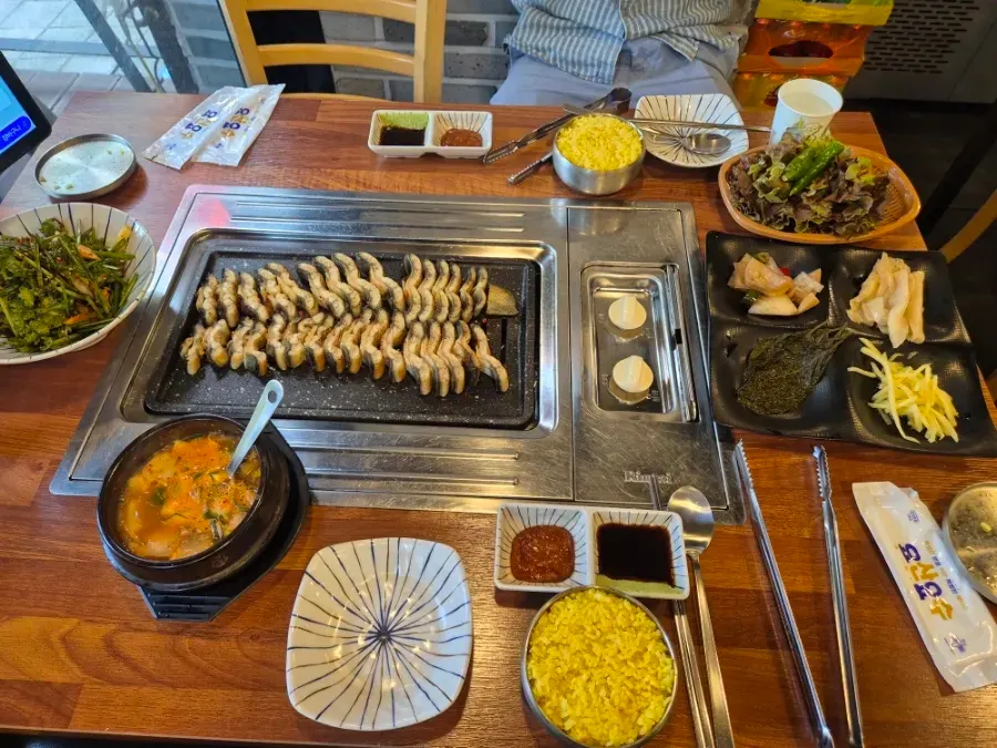 깔끔한 매장 내부 좌석