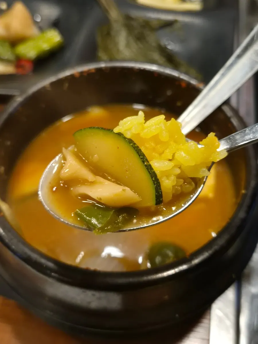 진한 국물의 된장찌개 클로즈업