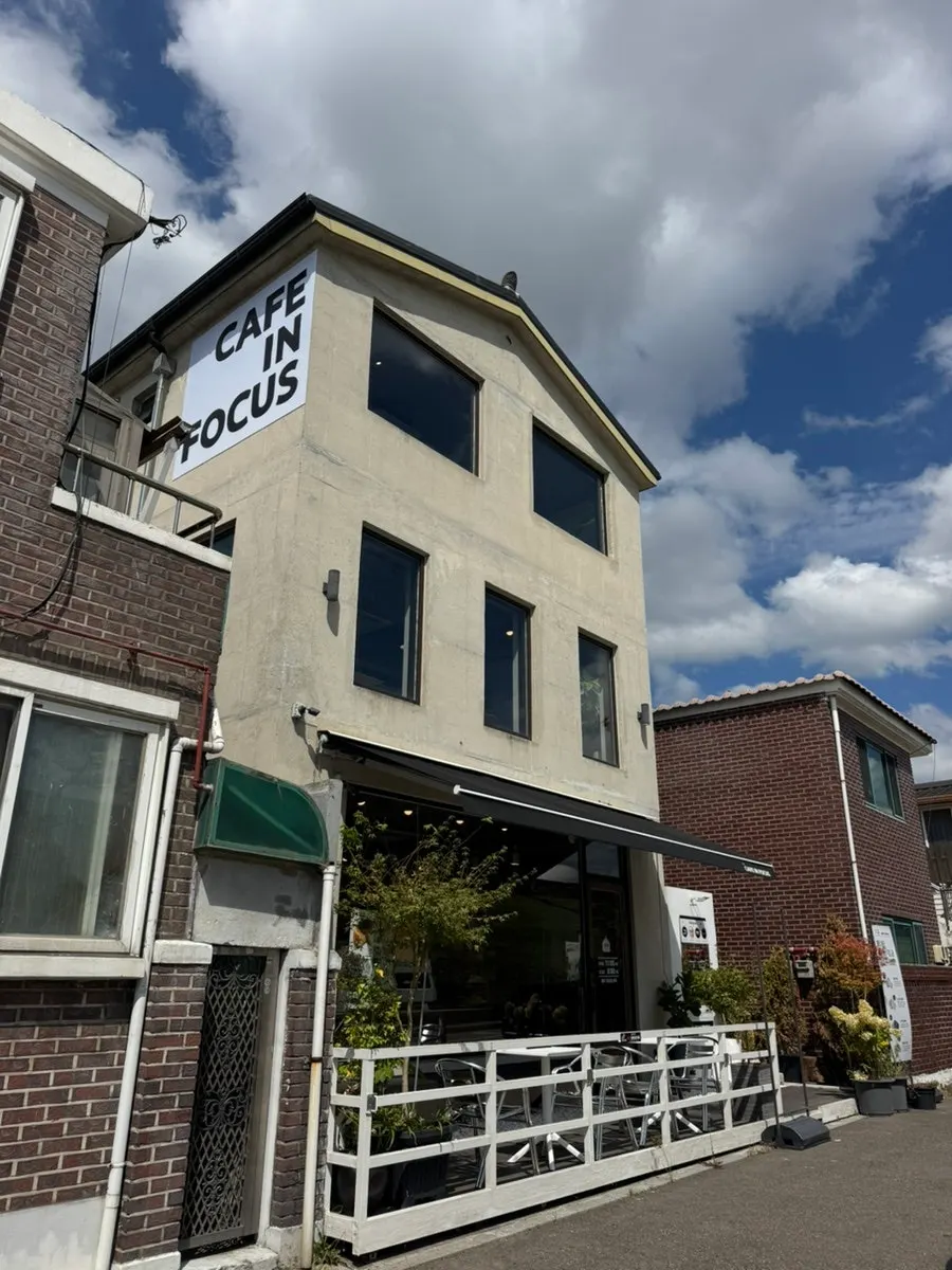 Exterior of Caffeine Focus building beside the Changnyong-daero fortress path