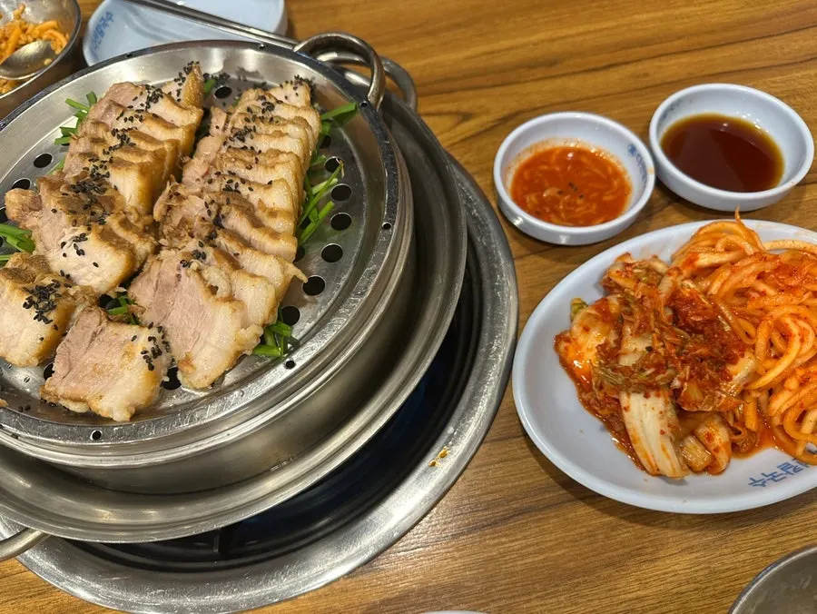다선칼국수 본점 수육보쌈 중 한 접시