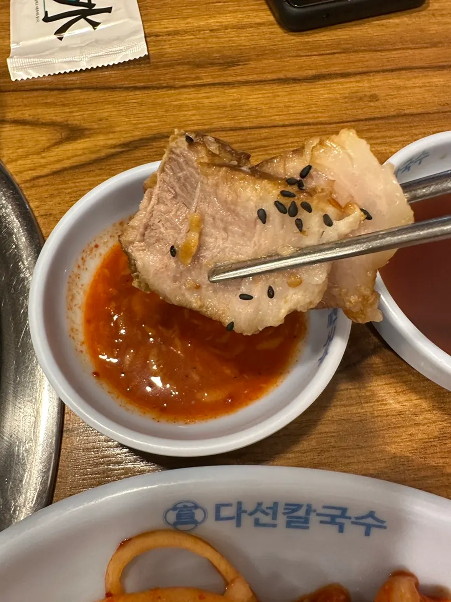 다선칼국수 본점 편안한 분위기의 매장 컷