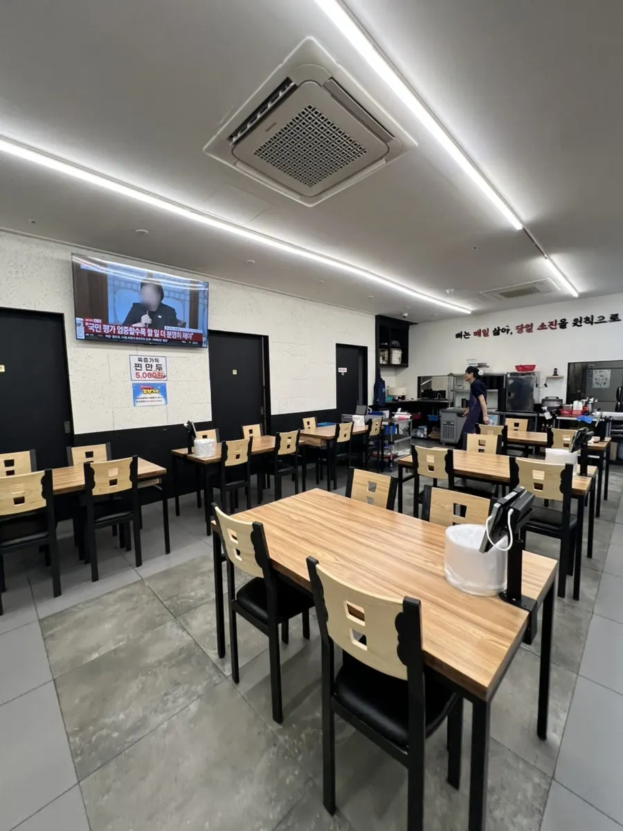 주말 오후 얼큰한뼈해장국 수원인계점 입구