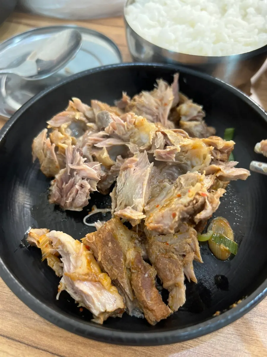 뼈 발라 놓은 고기 살점