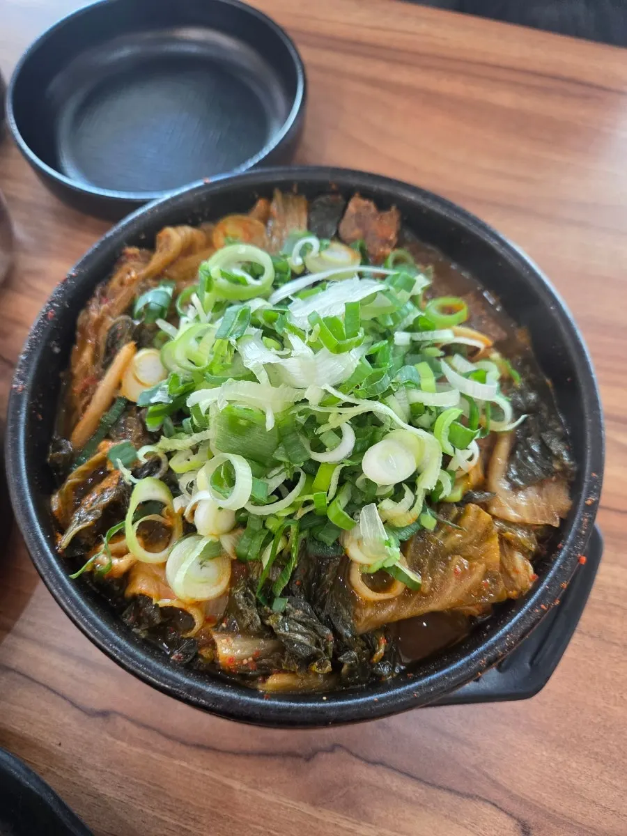 A stone pot of mild ugeoji pork bone soup