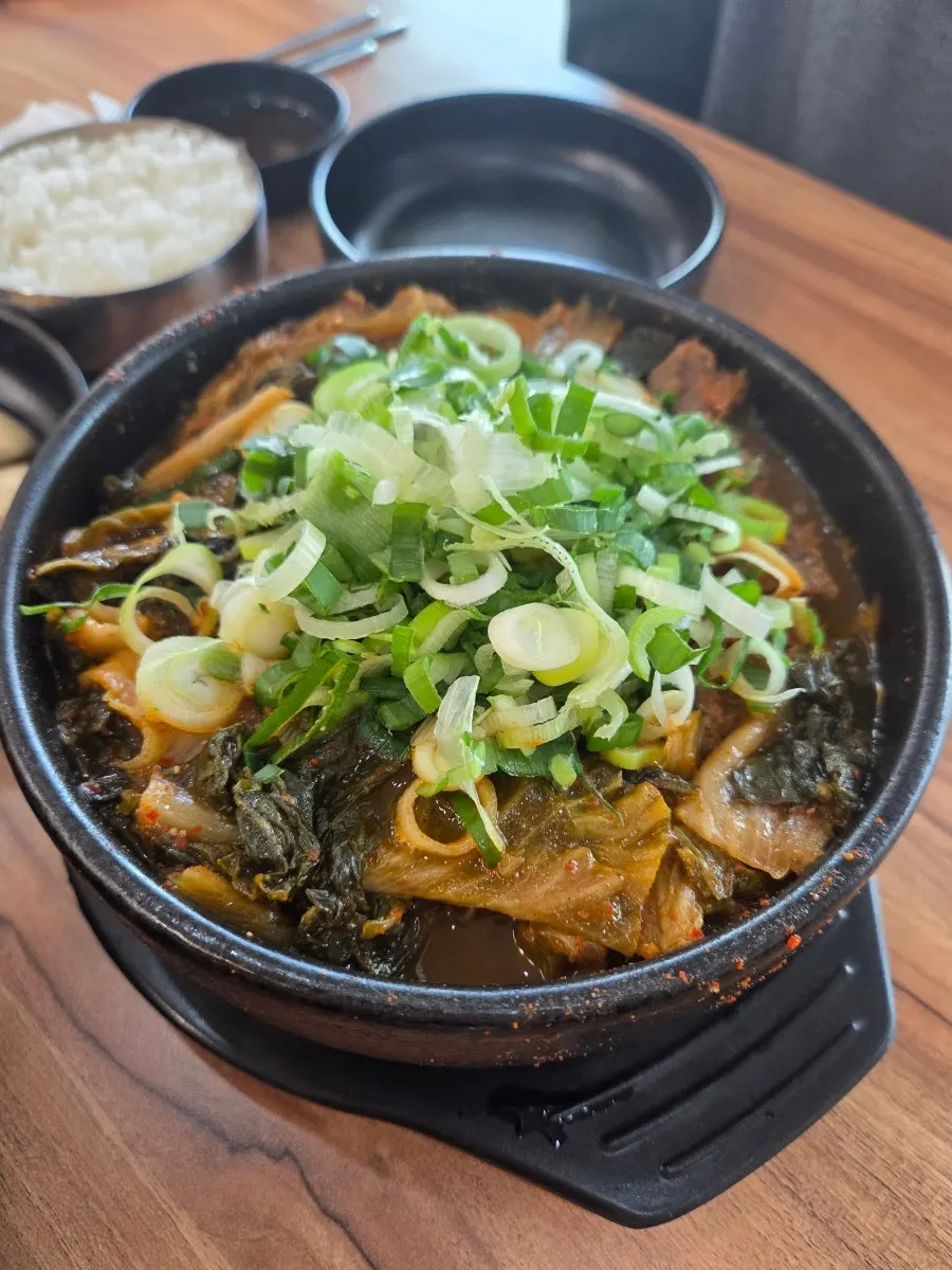 Savory broth with soft ugeoji