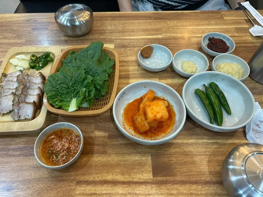 Meal scene with hangover soup and kkakdugi