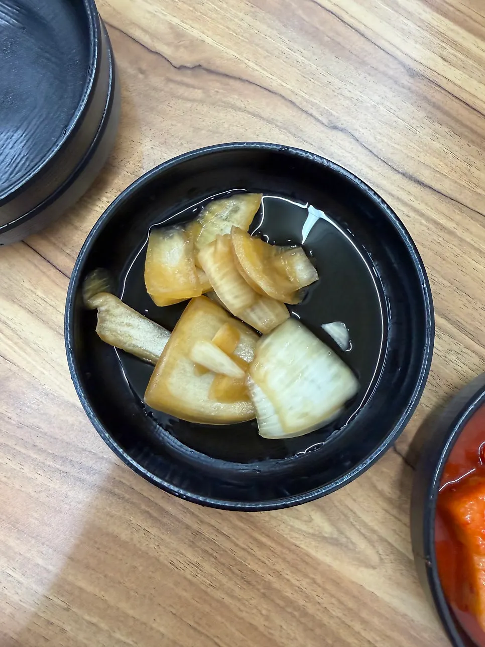 기본 반찬 접시 클로즈업