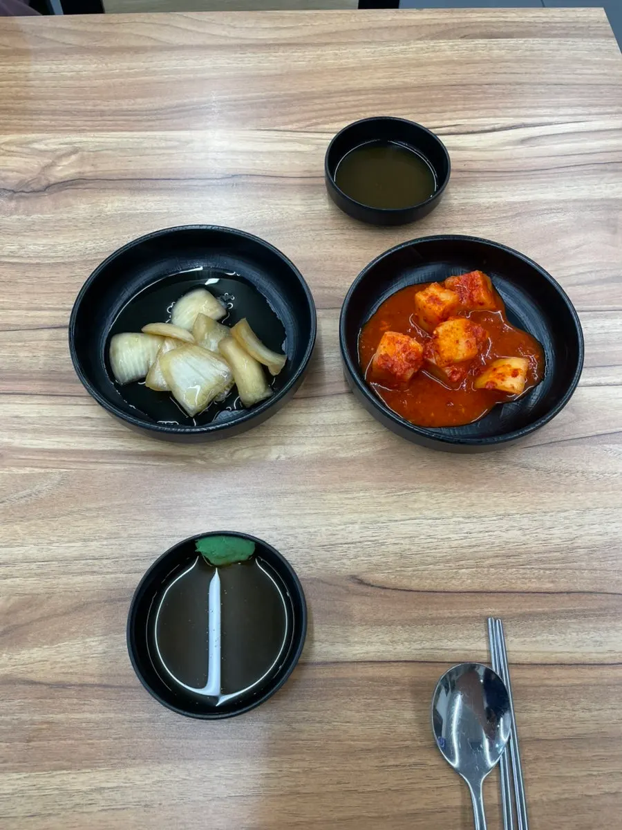 Self-serve side dishes including pickled onions