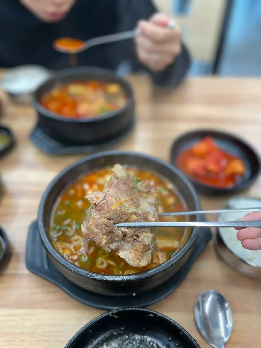 Regular-spice pork bone soup with lower heat