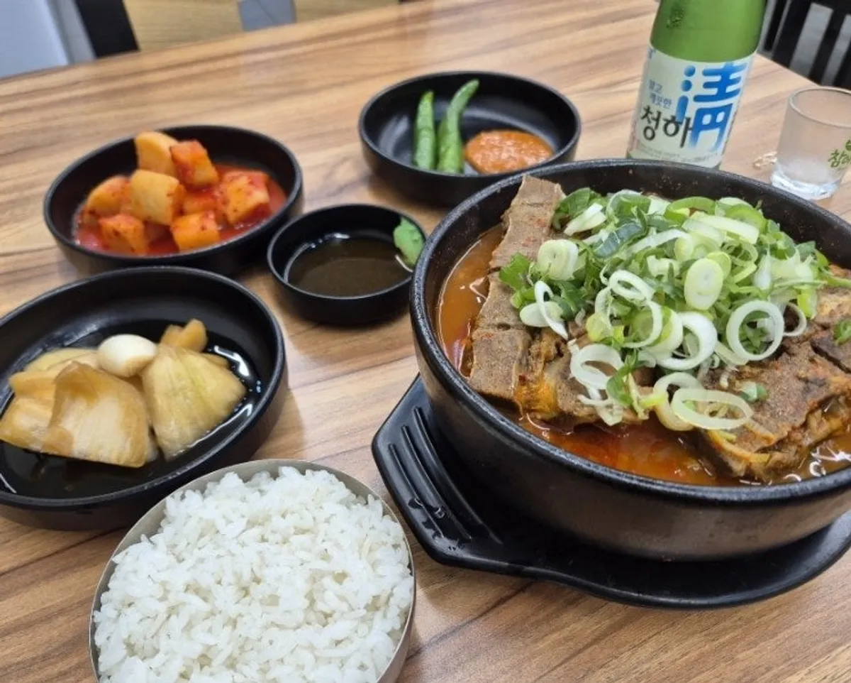 인계동 얼큰한뼈해장국 수원인계점 특 사이즈 뼈해장국 한 상