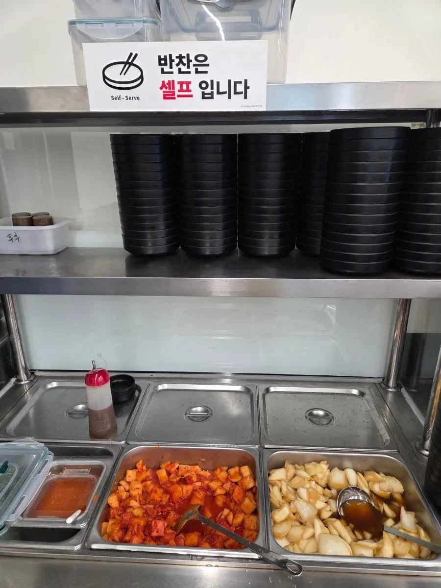 Self-serve side dish corner
