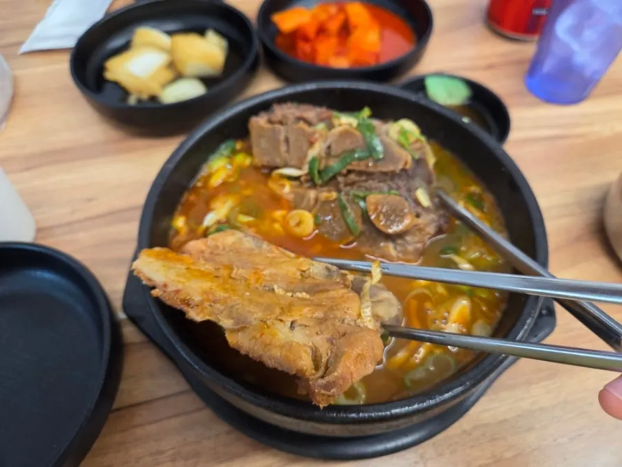 Comparing the broth color of regular and mild versions