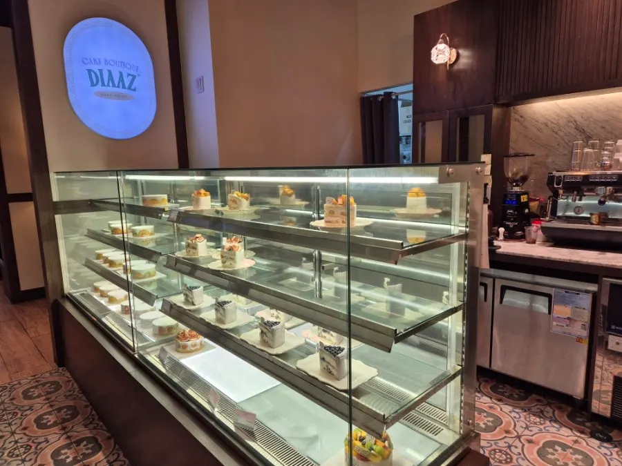 Whipped-cream whole cakes displayed in the showcase