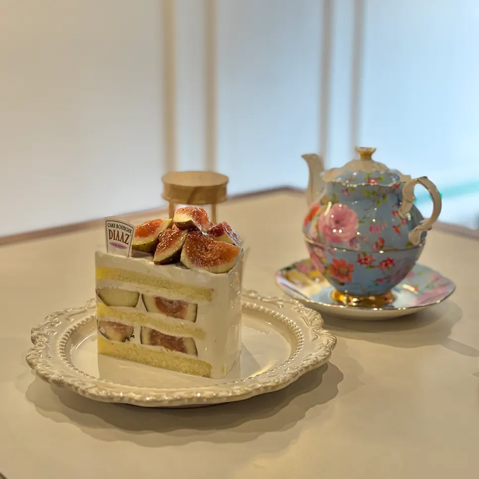 Closing shot of tea time at Diaz Cake Boutique