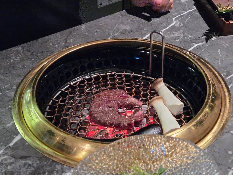 한우와 곁들이는 밑반찬 구성