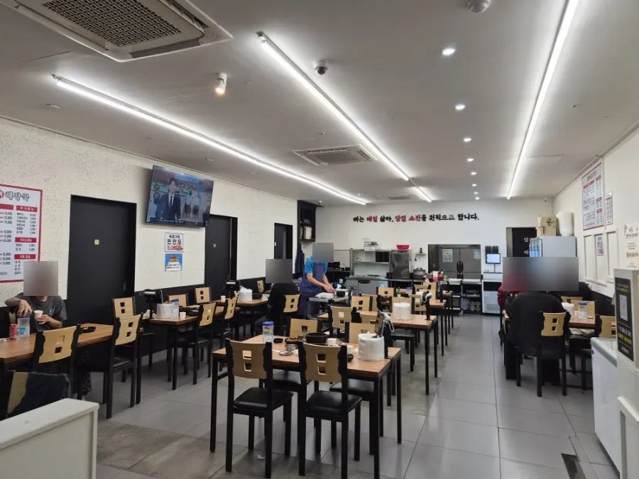 Bright, clean interior with table seating