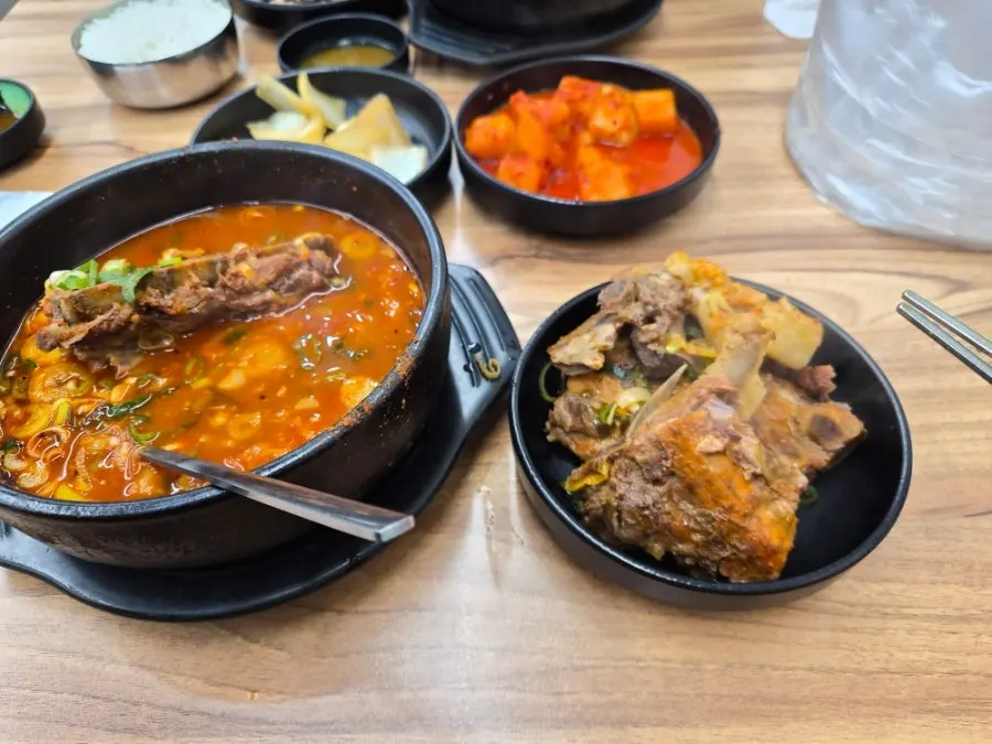 Spicy pork bone soup topped with plenty of green onion