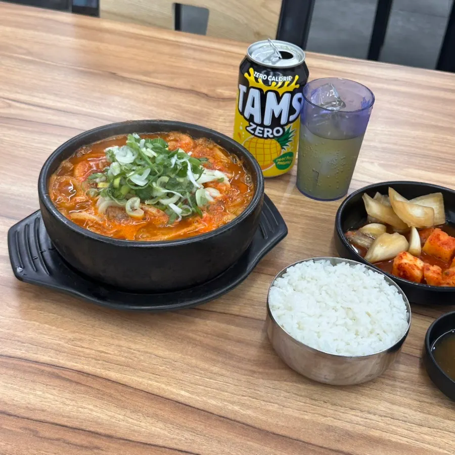 얼큰한뼈해장국 수원인계점 뼈우동해장국 한 상