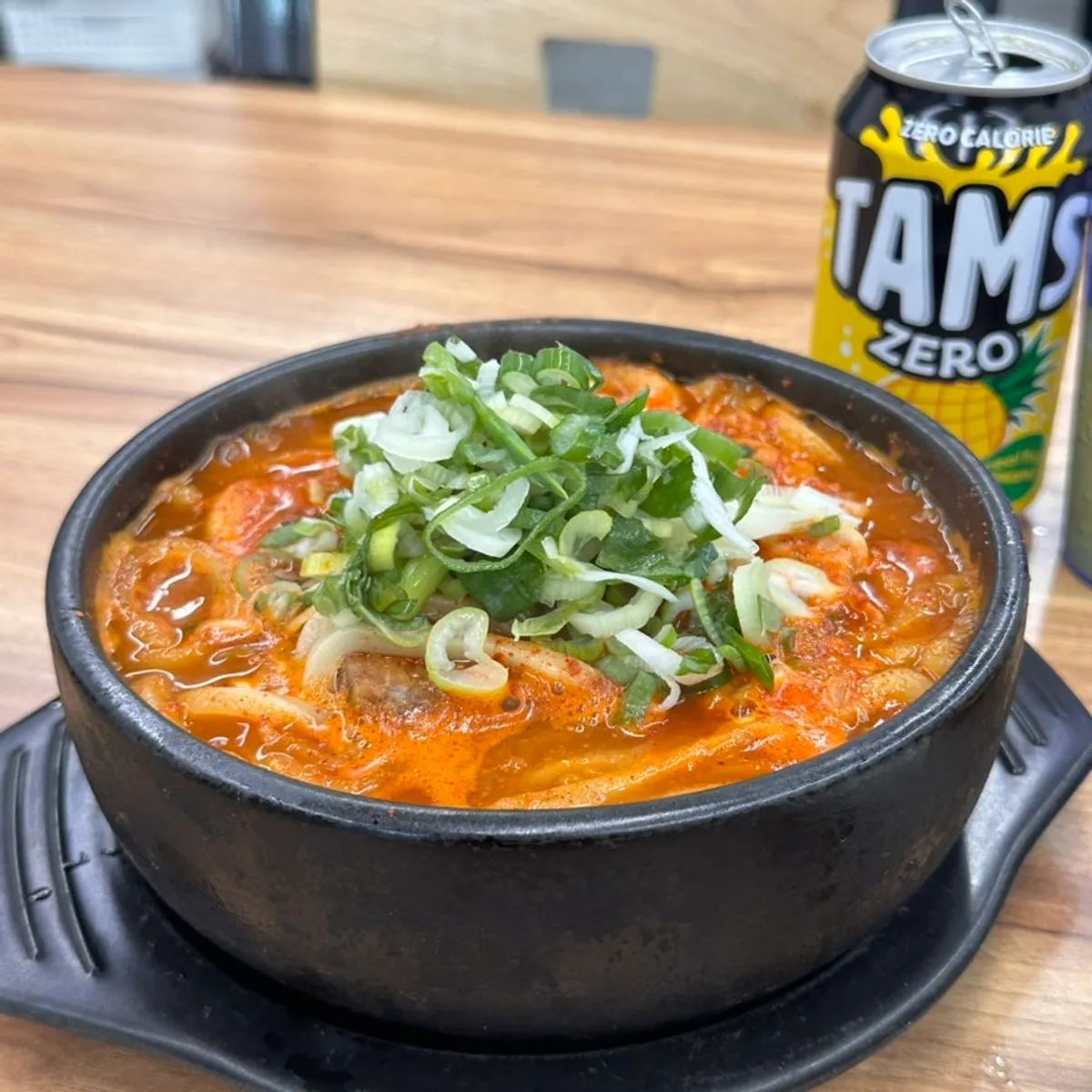 얼큰한맛으로 주문한 뼈우동해장국 클로즈업