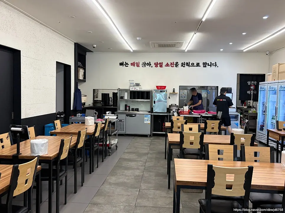 얼큰한뼈해장국 수원인계점 매장 입구